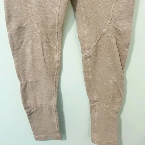 FREE PEOPLE MOVEMENT Ziggy Leggings in Cameo Dust size XS - Picture 4 of 10